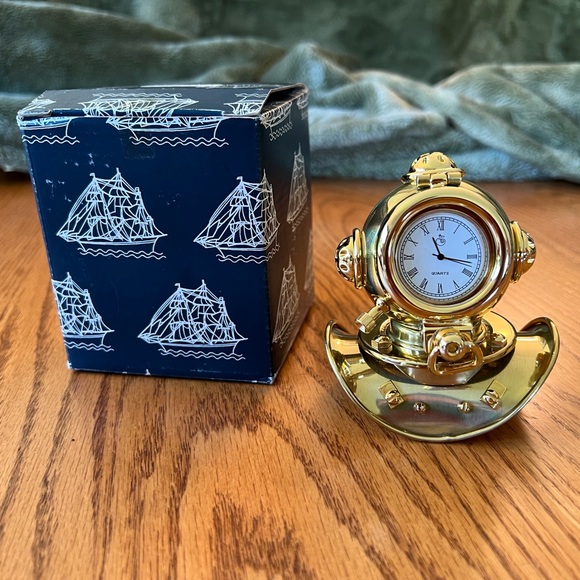 NIB Divers Helmet Clock - Picture 1 of 5